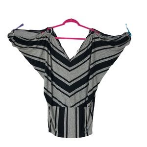 Umgee 90s Style Tunic Cold Shoulder with Metal Rings at Shoulder & Sleeve L/XL